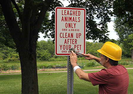 sign manufacturing installation Leashed Animals Only